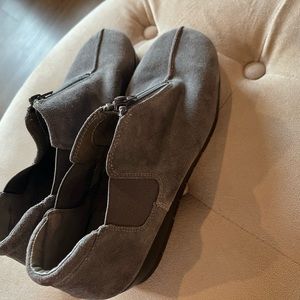 Aerosols stitchNTurn ladies 7.5 Swede high top shoe